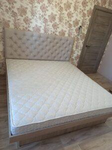 Замовити М'яке сіре ліжко у спальню в Миколаєві АлТорМеблі
