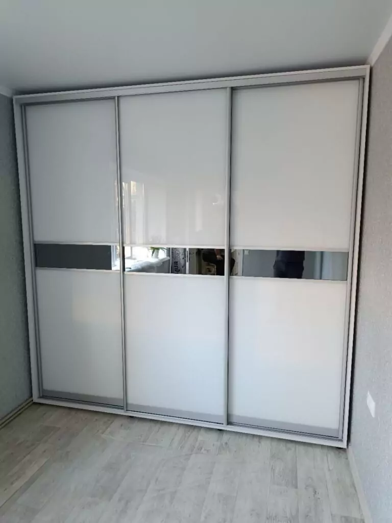 Шафа-купе тридверна Mirror White