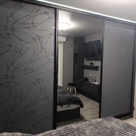 Шафа-купе тридверна Mirror Black