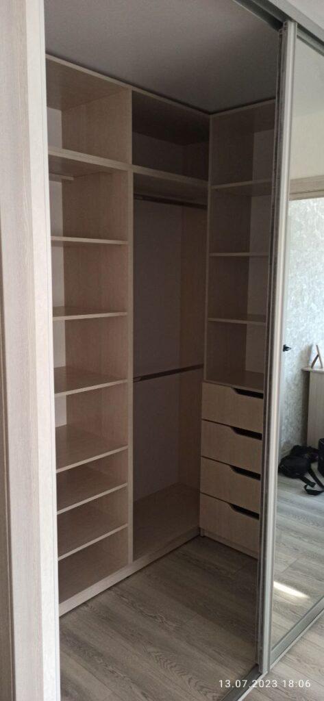 Шафа-купе Гардеробна кімната