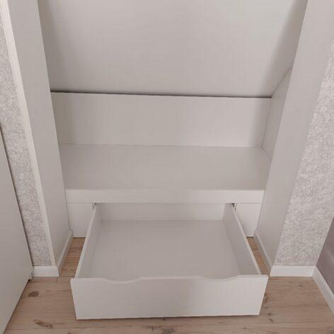 Біле дитяче ліжко з шухлядами