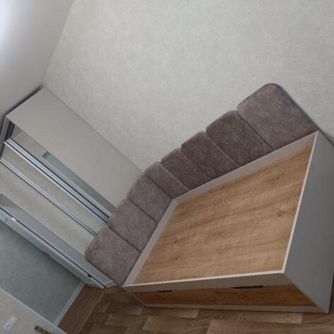 Сіре дитяче ліжко з шухлядами