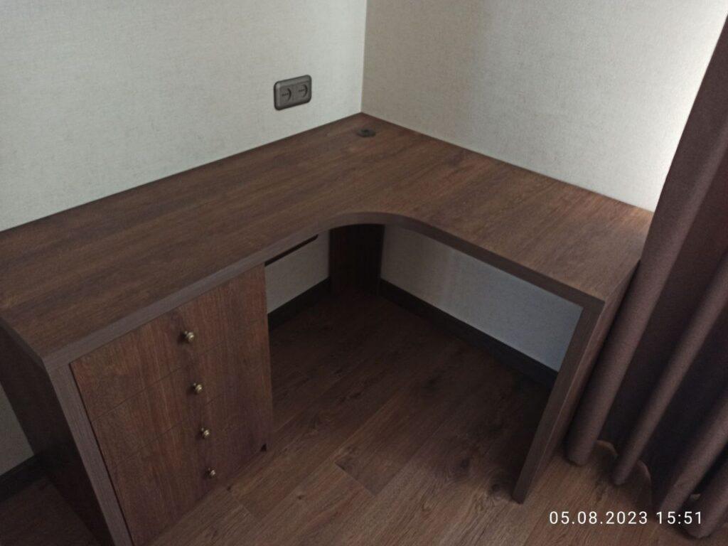 Угловий Письмовий стіл Classic (темне дерево)