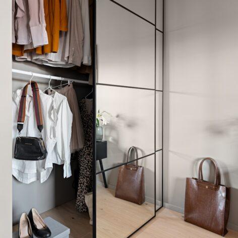 Шафа-купе в стилі лофт: практичність і характер в одному рішенні